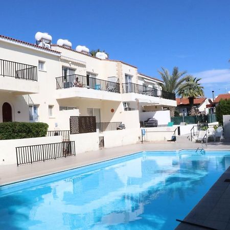 Cyking 2 Bed Apartment With Pool & 10 Min To Beach Paphos Luaran gambar