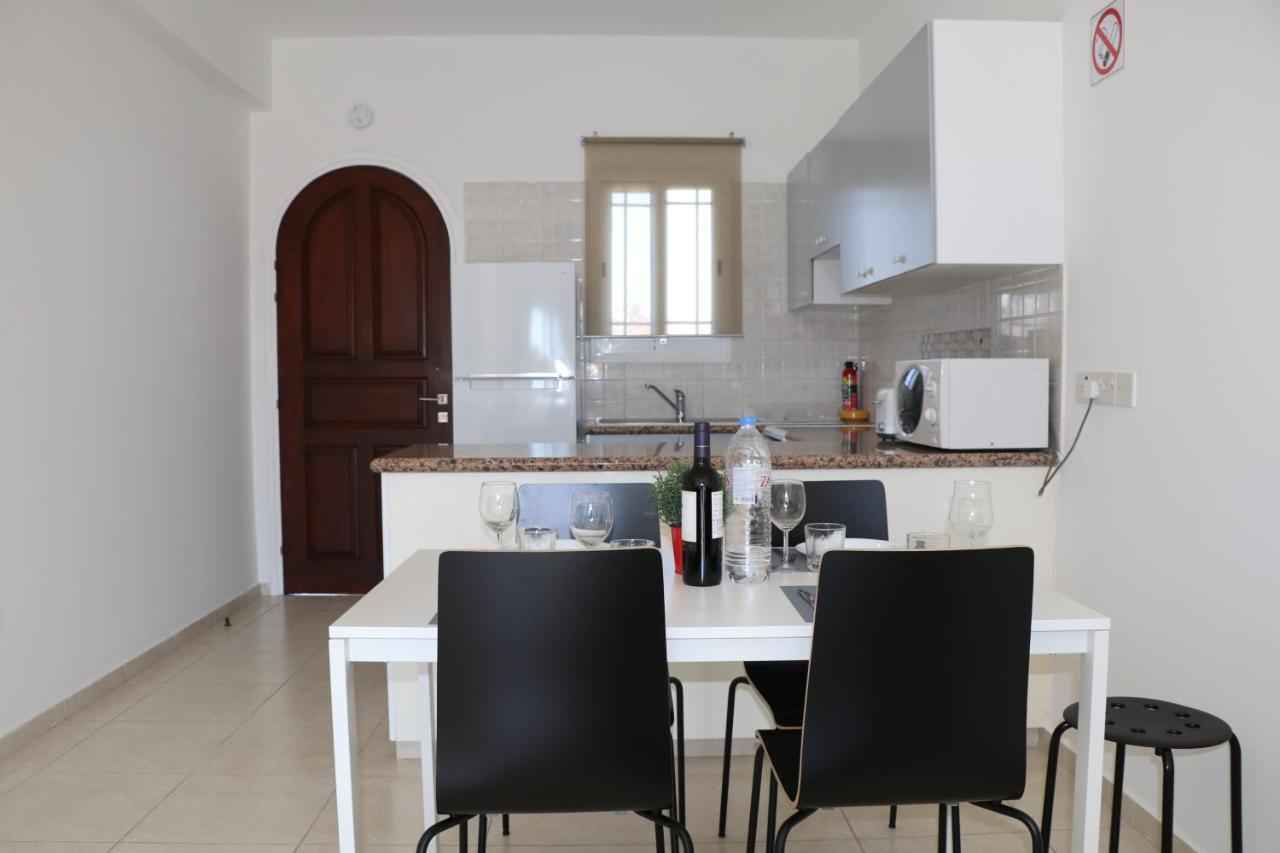 Cyking 2 Bed Apartment With Pool & 10 Min To Beach Paphos Luaran gambar