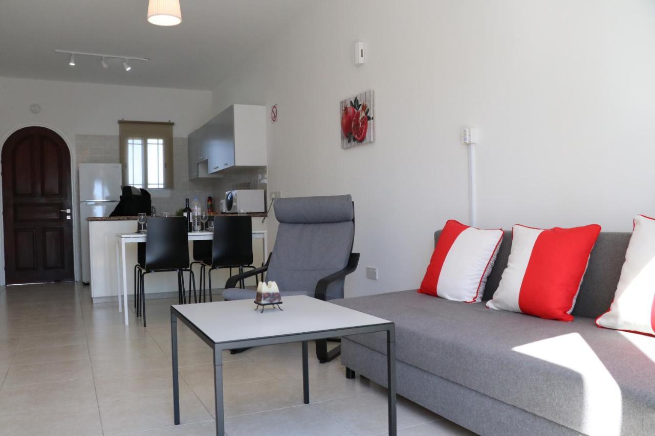 Cyking 2 Bed Apartment With Pool & 10 Min To Beach Paphos Luaran gambar