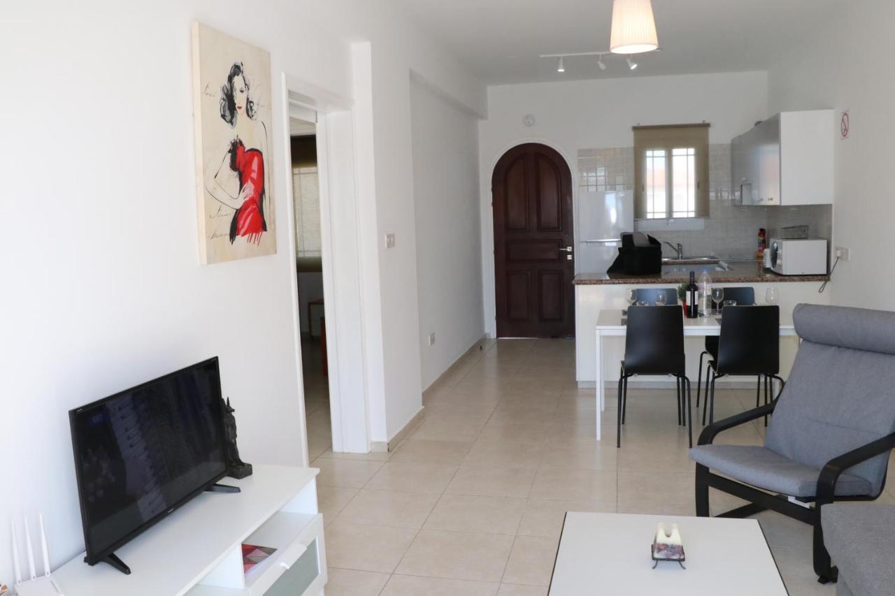 Cyking 2 Bed Apartment With Pool & 10 Min To Beach Paphos Luaran gambar